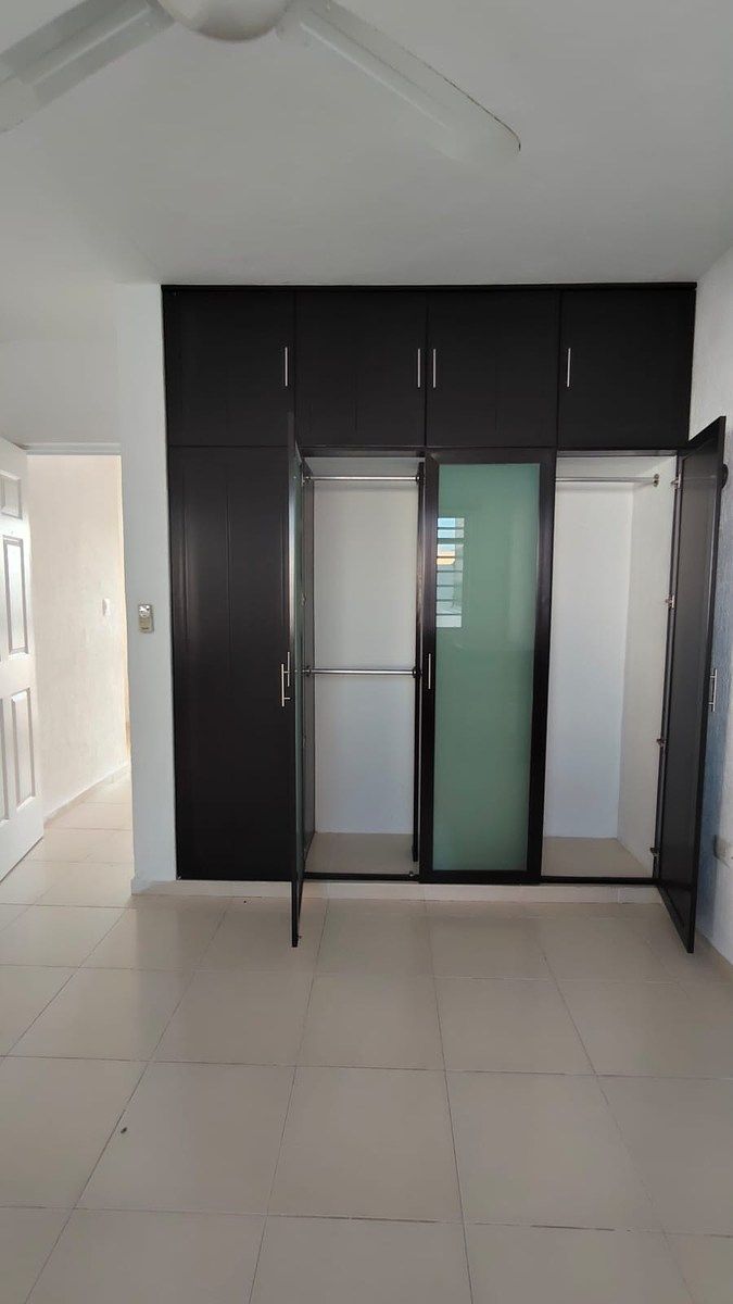 12 de 34: Closet recámara 2