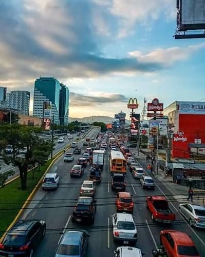 Propiedad con Bodegas y Oficinas en Venta – Terreno industrial y comercial en ve