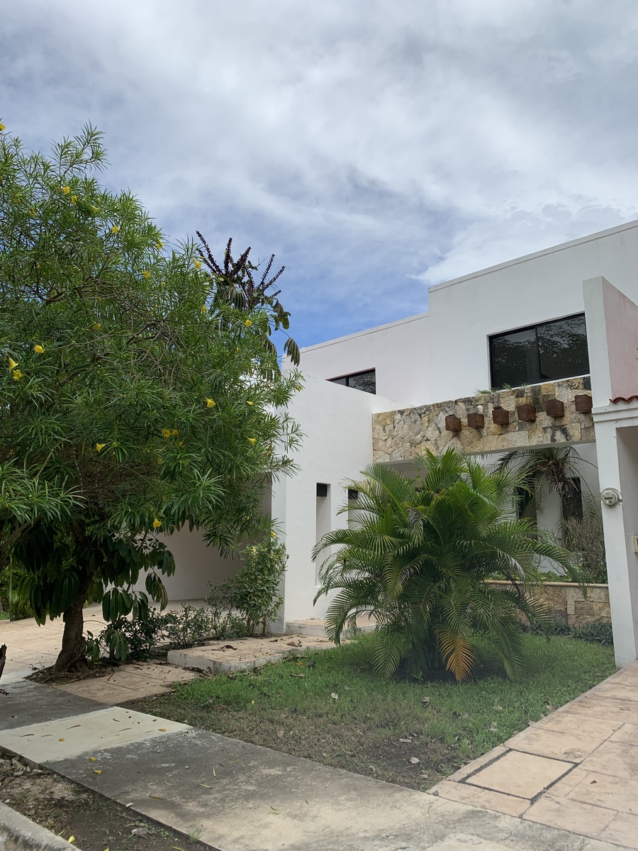 2 of 22: Fachada