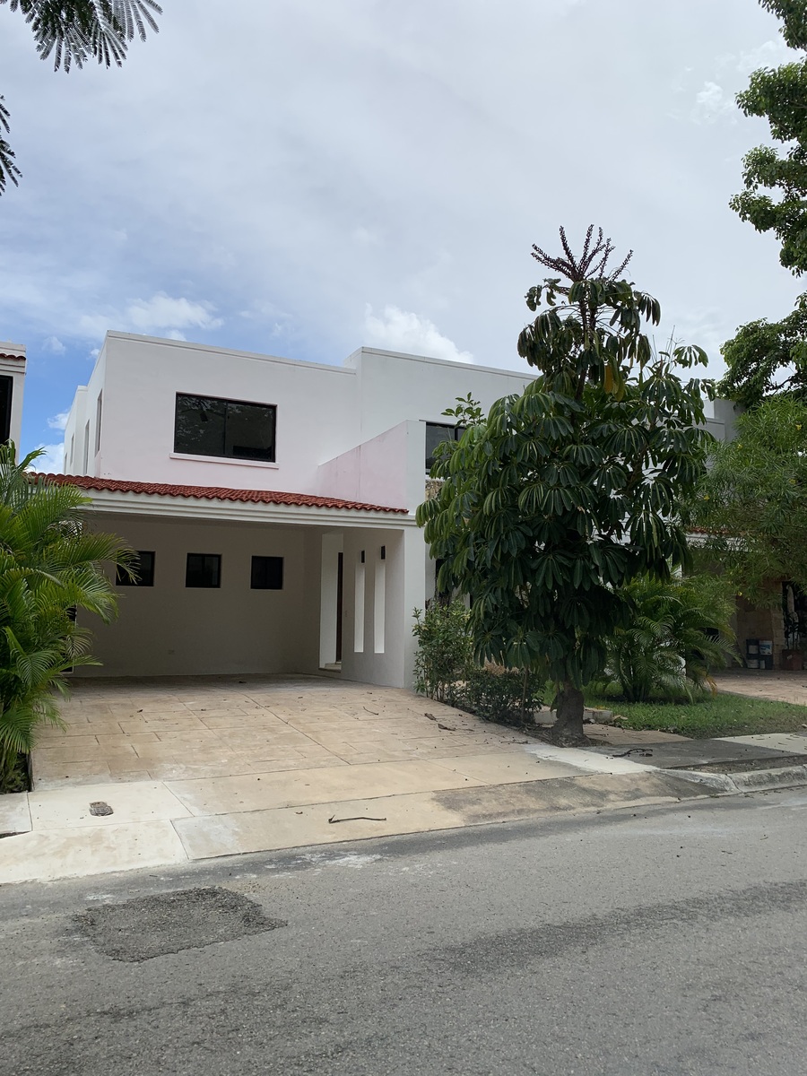 1 of 22: Fachada