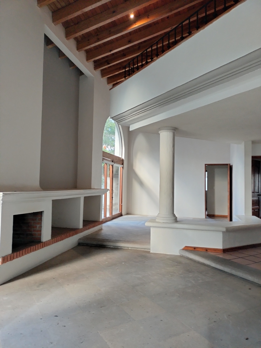 15 de 29: SALA COMEDOR  CON DOBLE ALTURA