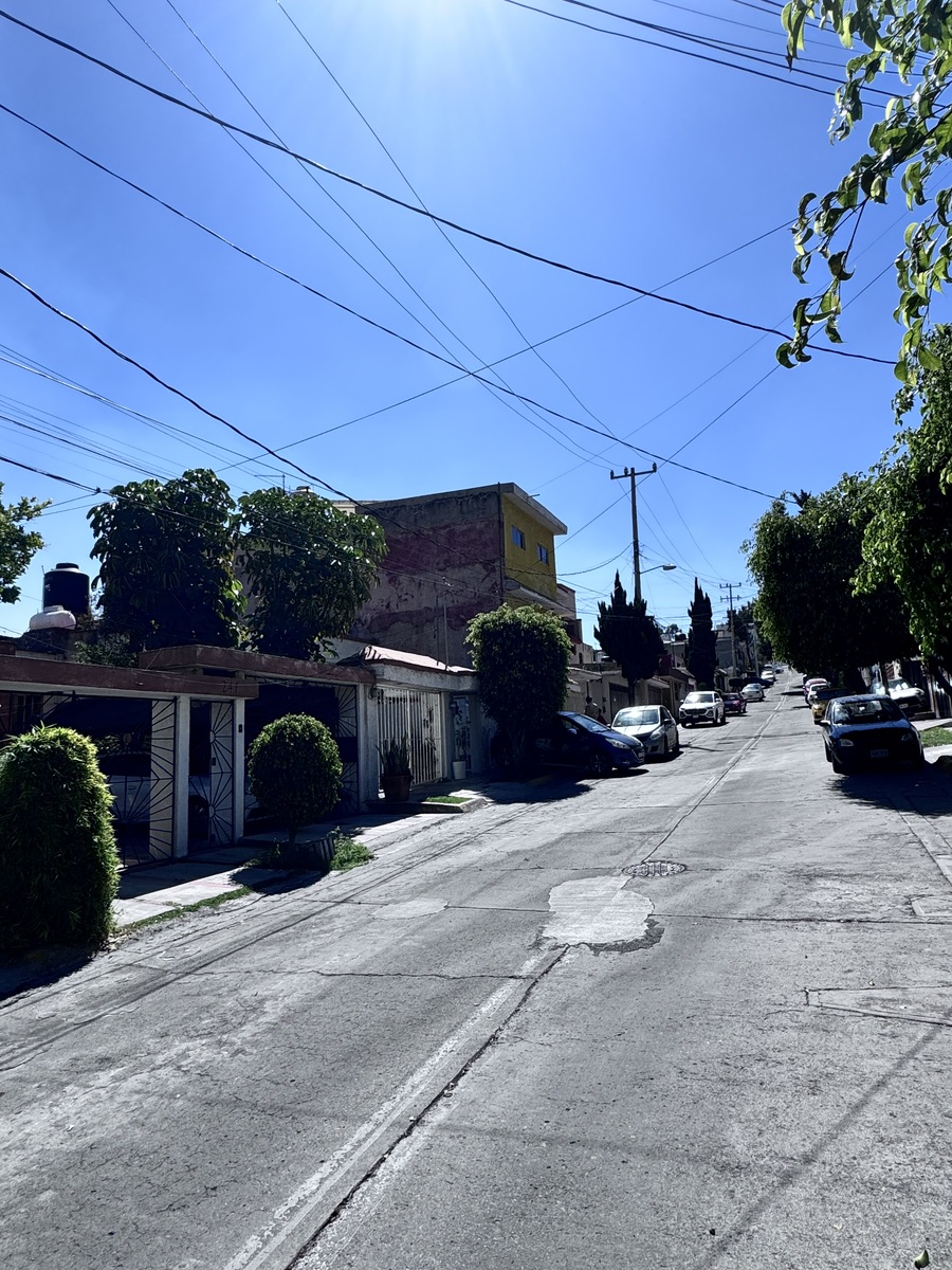 1 of 15: Calle tranquila y segura