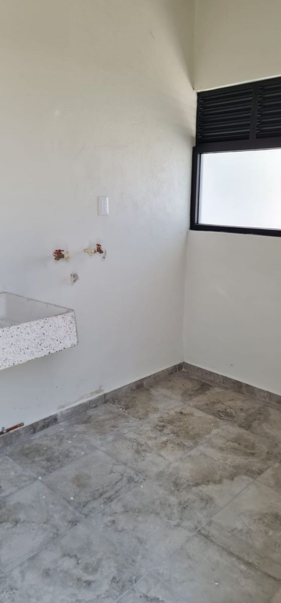 15 of 19: AREA DE LAVADO