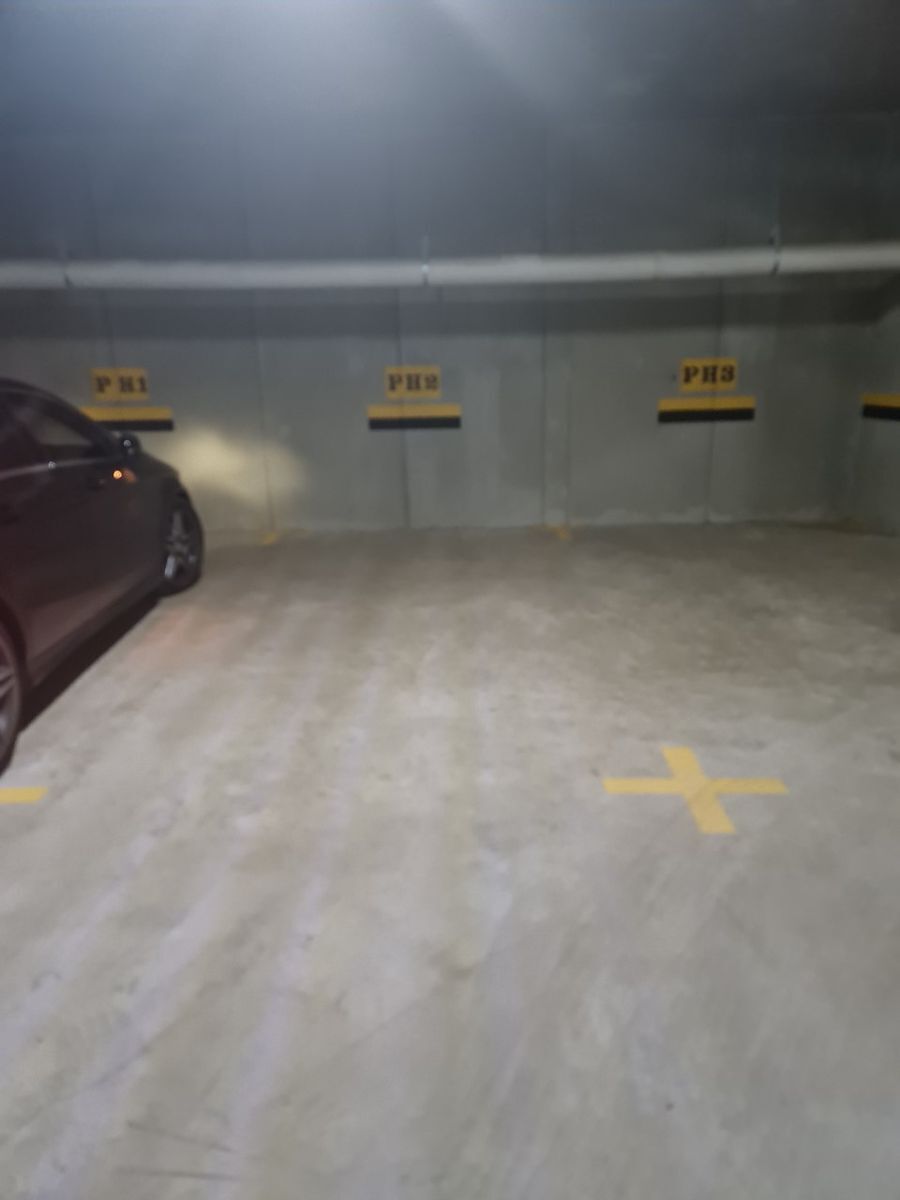 17 of 19: 2 ESTACIONAMIENTOS