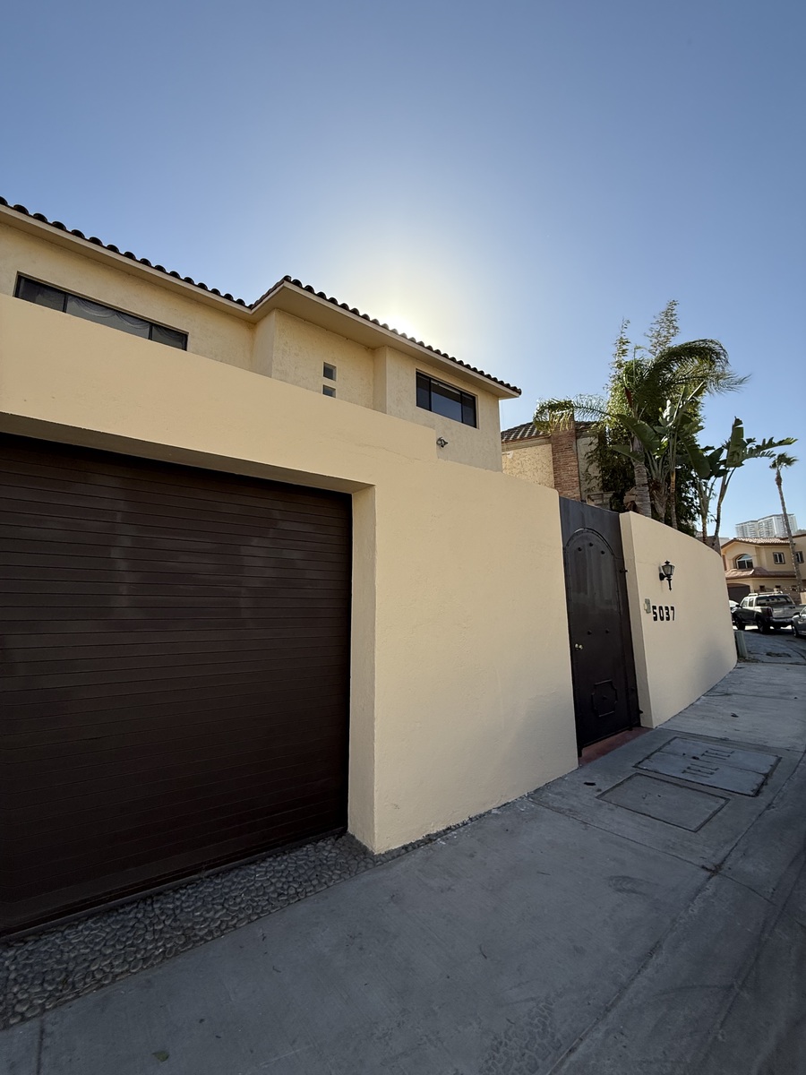 5 of 14: Fachada exterior