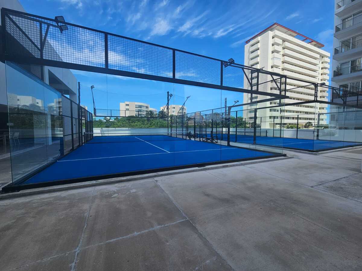 4 of 24: Cancha páddel