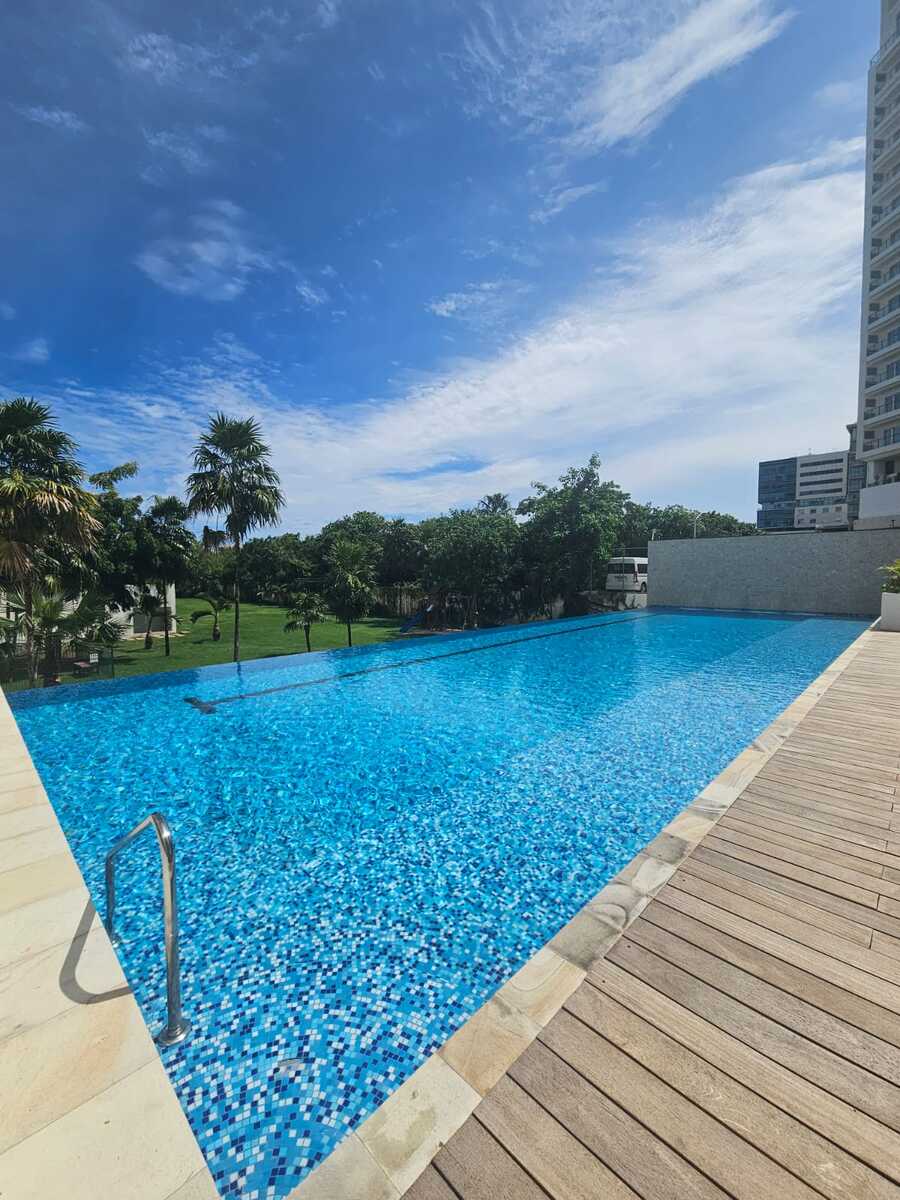 6 of 24: Piscina adultos