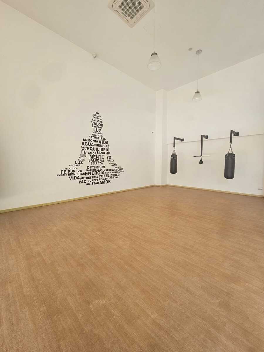 12 of 24: Sala yoga