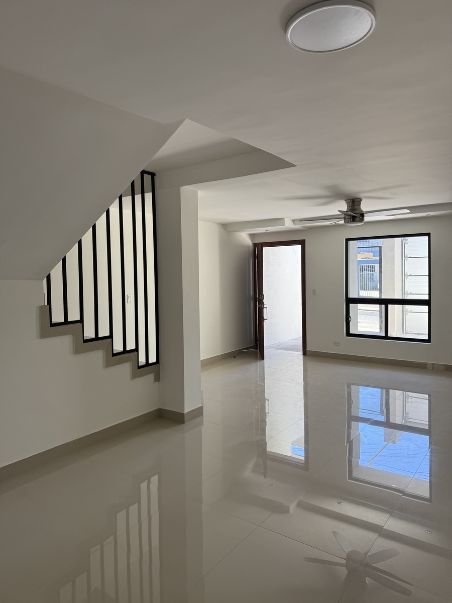 2 of 10: Sala