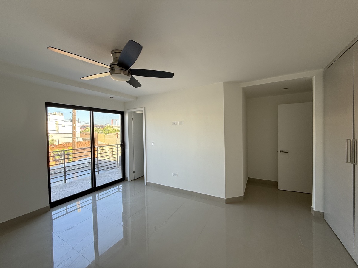 4 of 10: Habitación principal