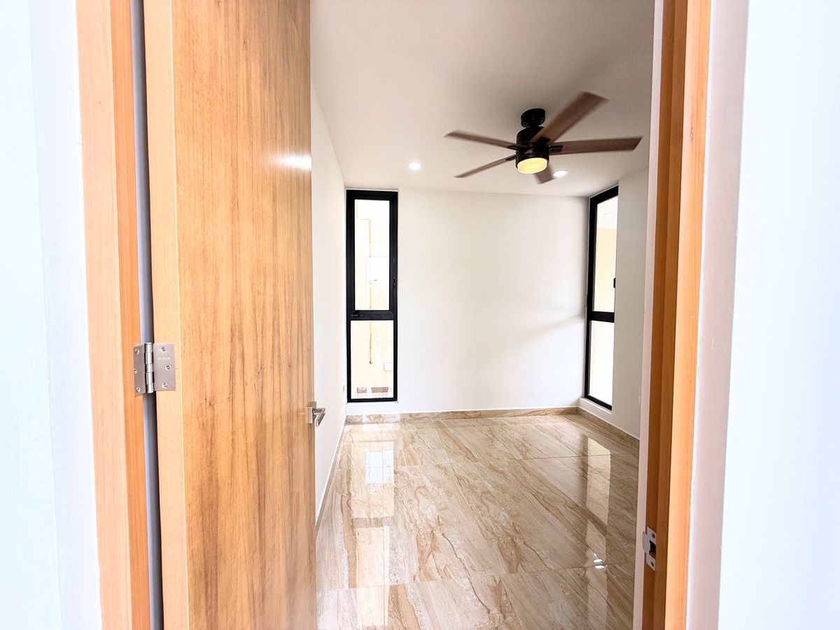 3 of 21: cuarto extra con baño compartido con visitas