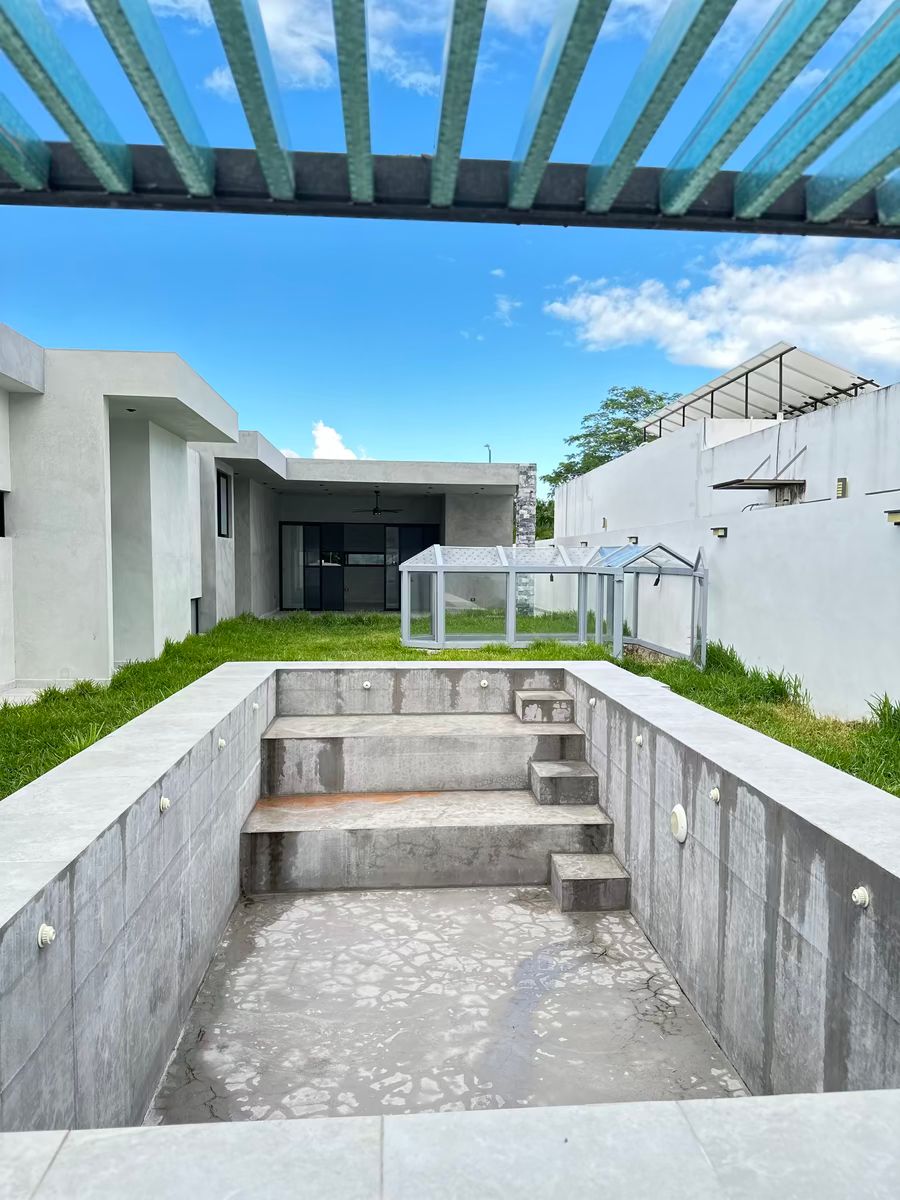 19 de 36: alberca de la casa