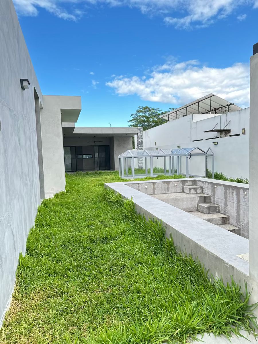 18 de 36: jardín y alberca