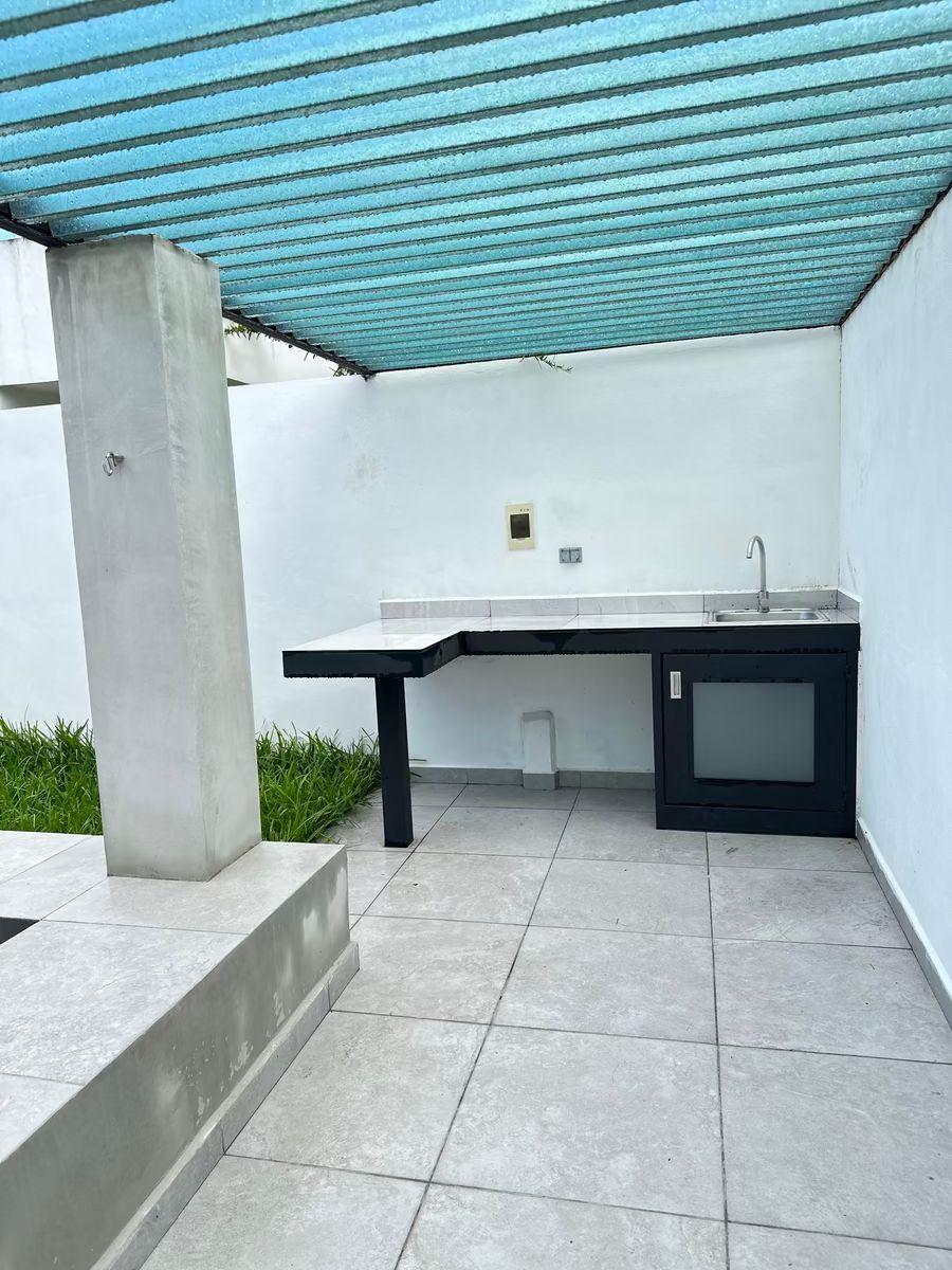 17 de 36: barra piscina