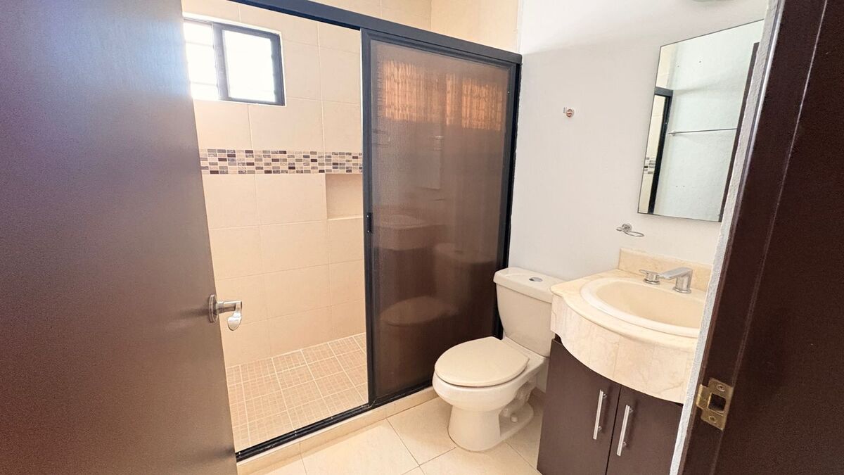 17 de 21: BAÑO PLANTA ALTA