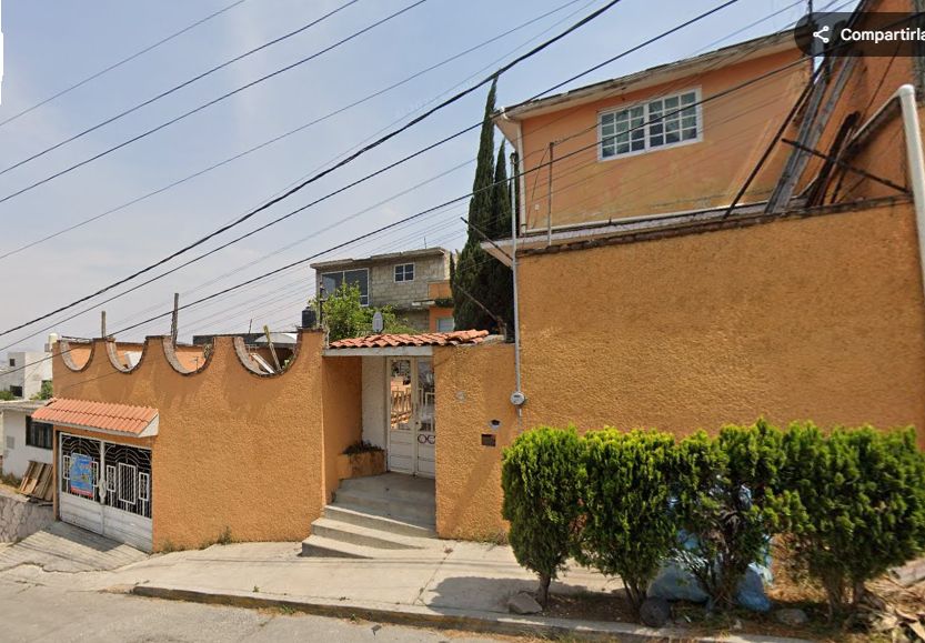 1 of 4: Fachada