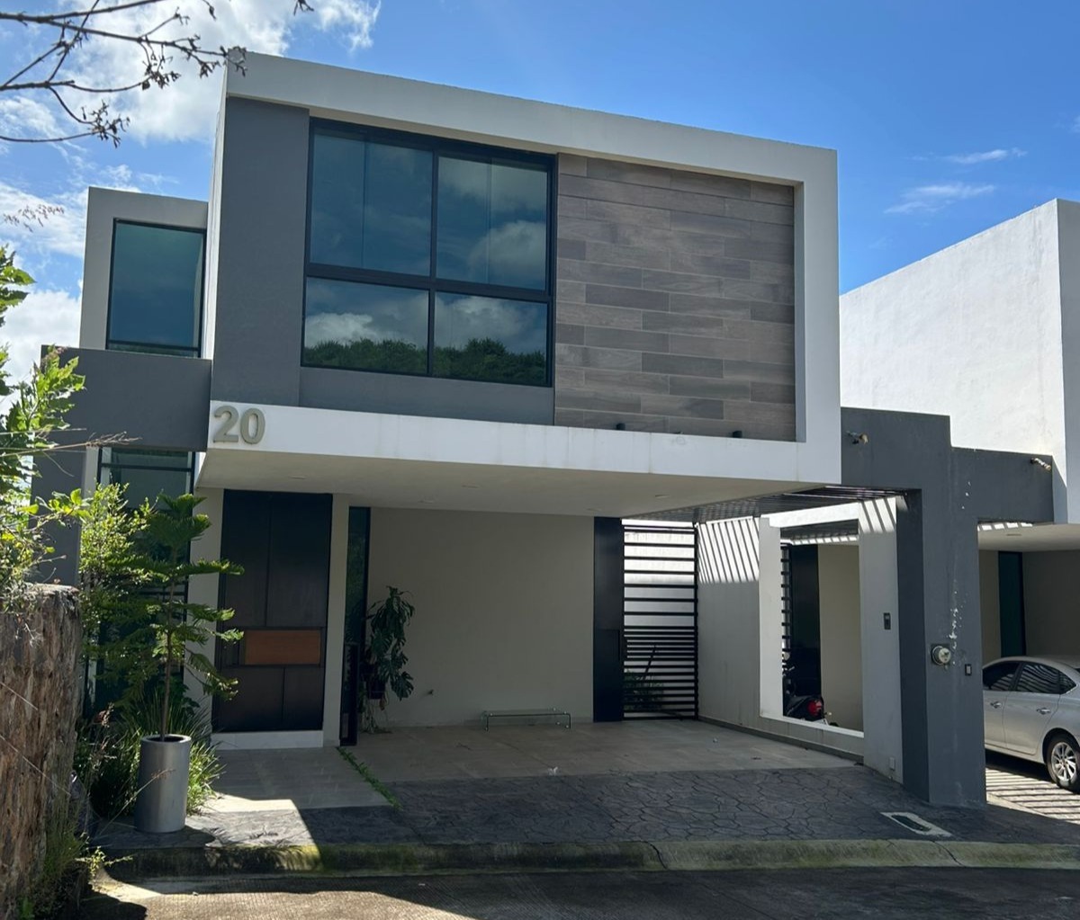 1 of 9: FACHADA