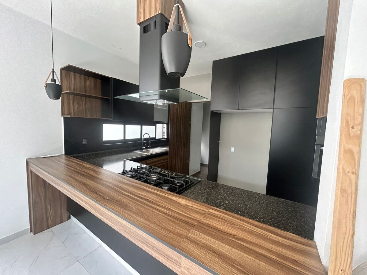 3 of 9: COCINA