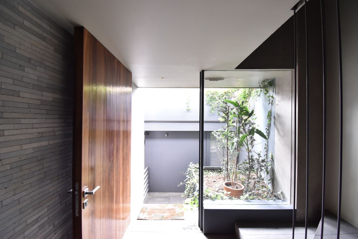 3 of 24: Ingreso al condominio