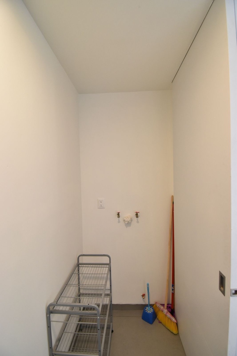 18 of 24: Cuarto de servicio