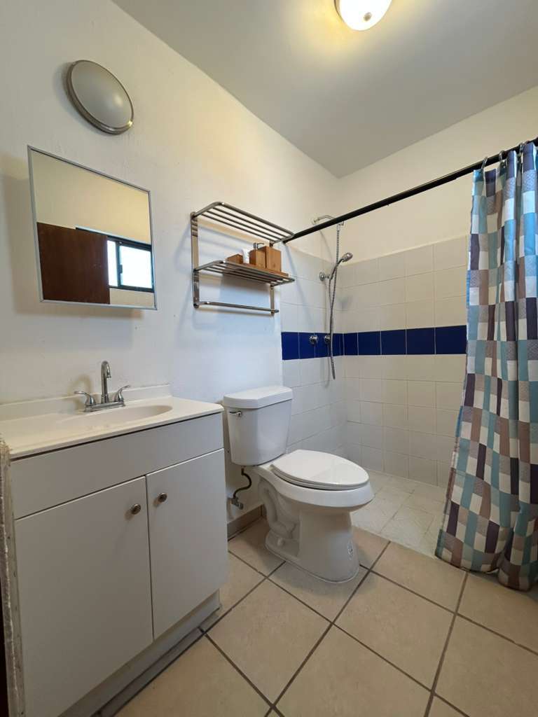 10 de 11: Baño completo.
