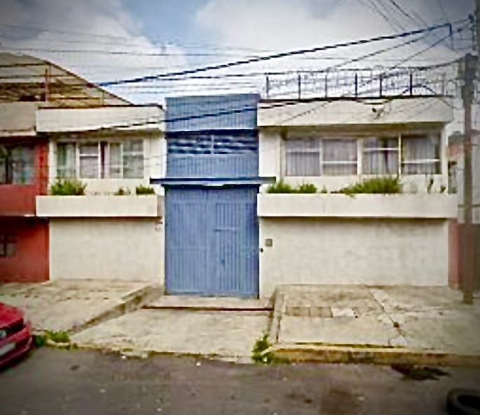 1 of 23: Fachada principal