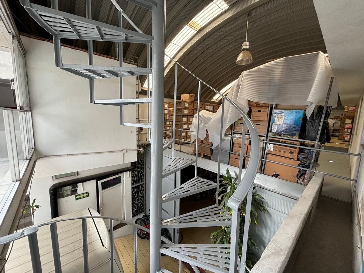 12 of 23: Acceso de oficinas a nave