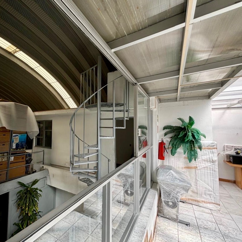 12 of 22: Acceso de oficinas a nave