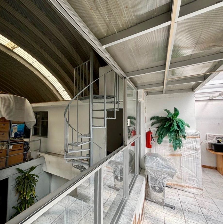 12 of 21: Acceso de oficinas a nave