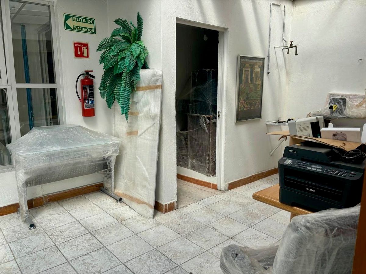 13 of 21: Área de oficinas