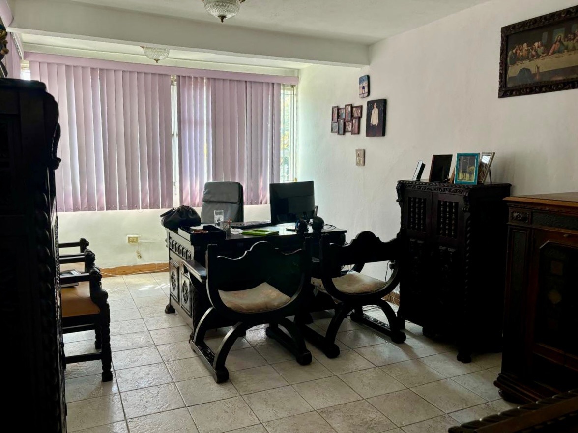 20 of 22: Oficina principal