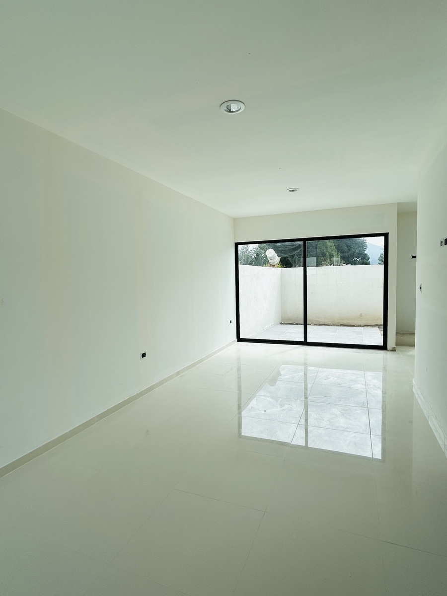 3 of 10: Sala