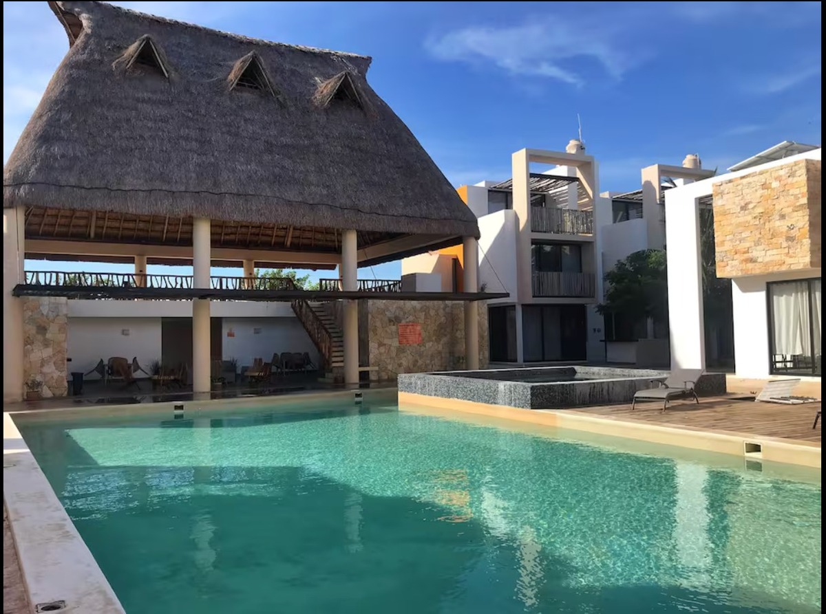 4 de 6: Palapa y piscina principal