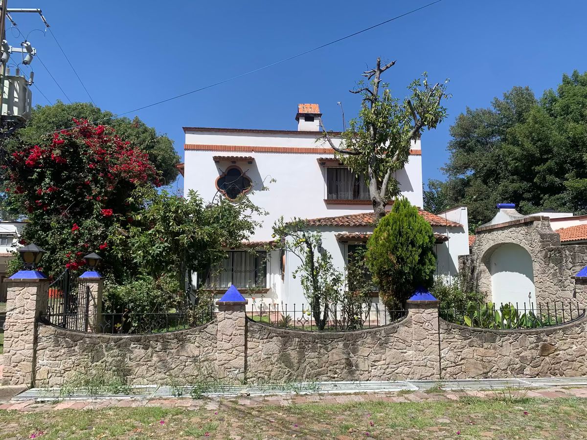 2 de 36: Fachada esquina