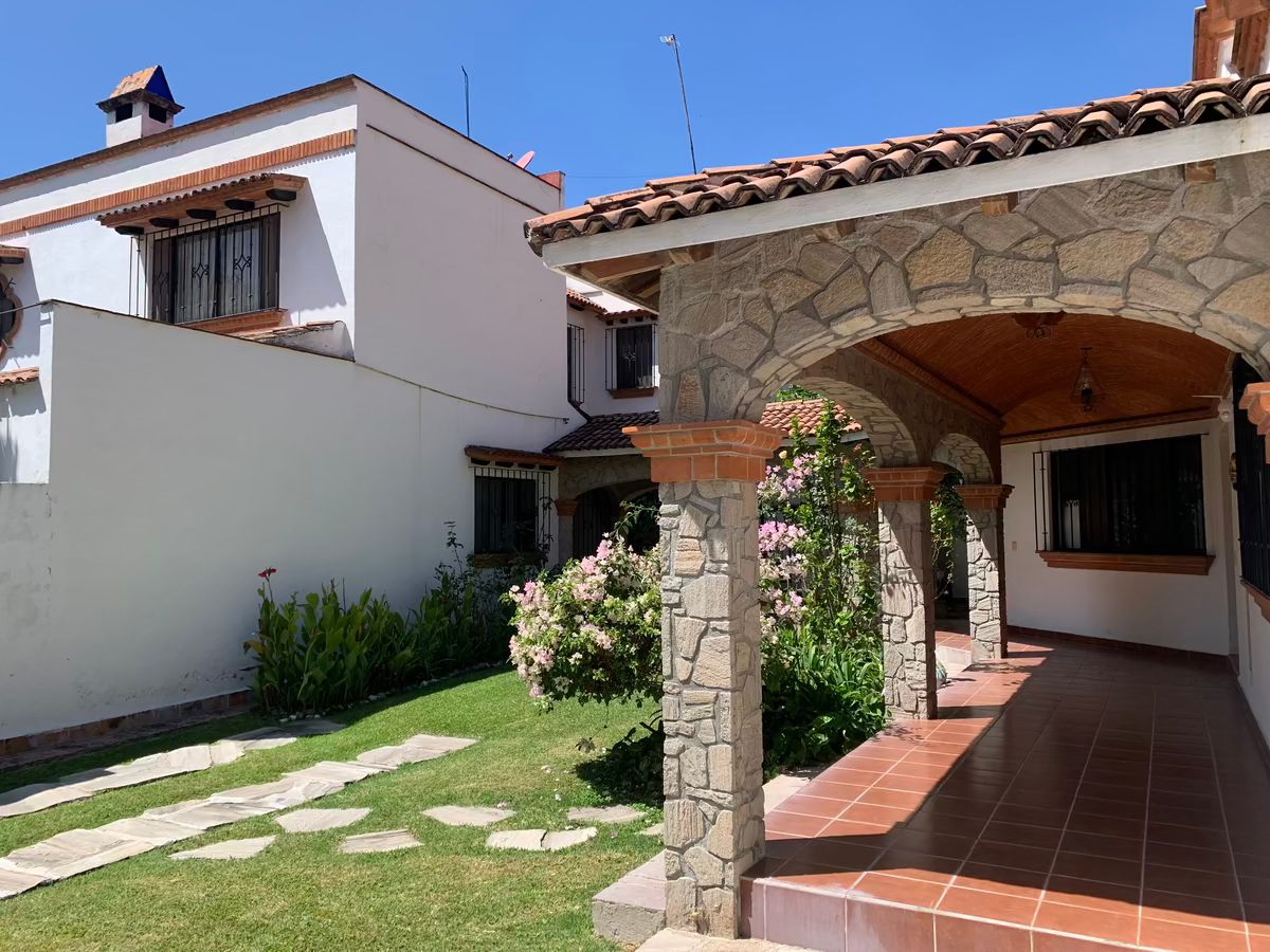 27 de 36: Pasillo distribuidor casa 2