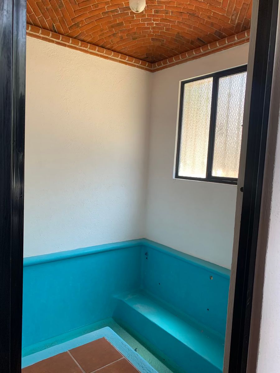 34 de 36: Poza termal casa 2