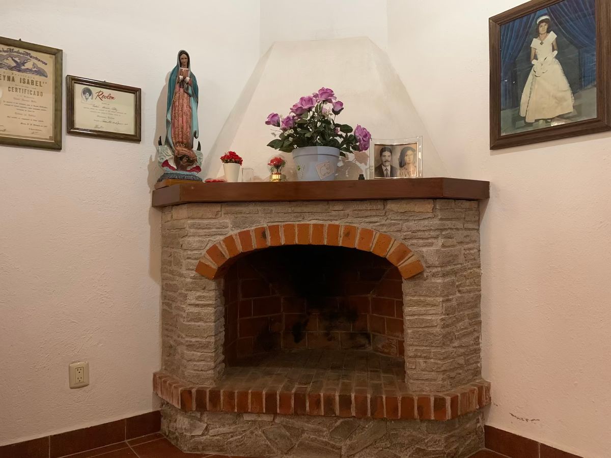 35 of 40: Hab 1 casa 2 con chimenea