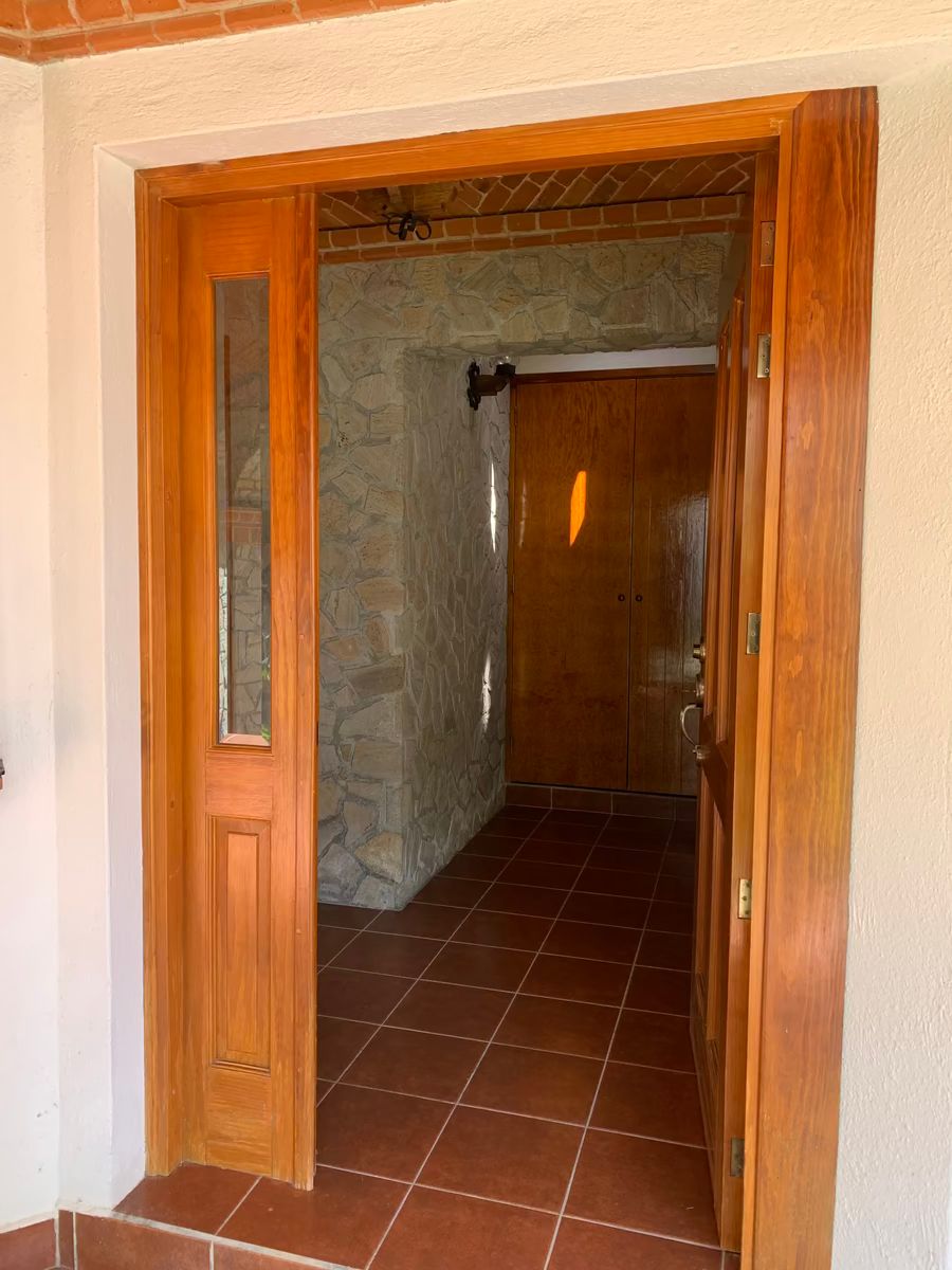 32 of 40: Puerta de Acceso casa 2