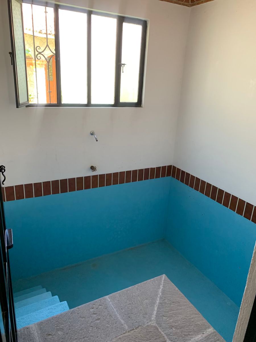 21 of 40: Poza termal casa1