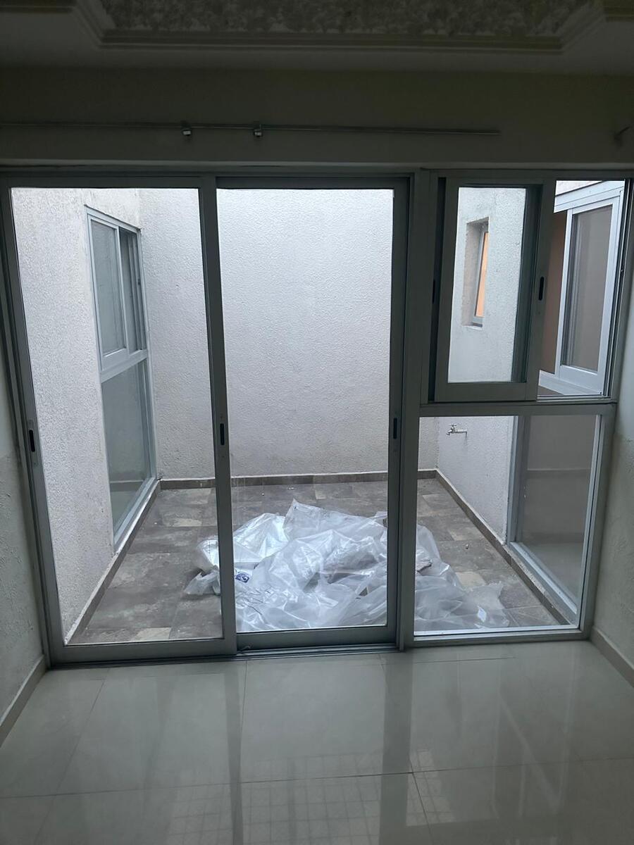 5 of 11: Patio intermedio