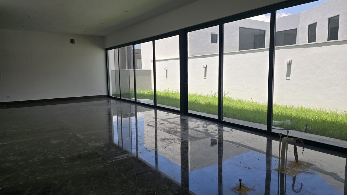 4 de 18: SALA COMEDOR