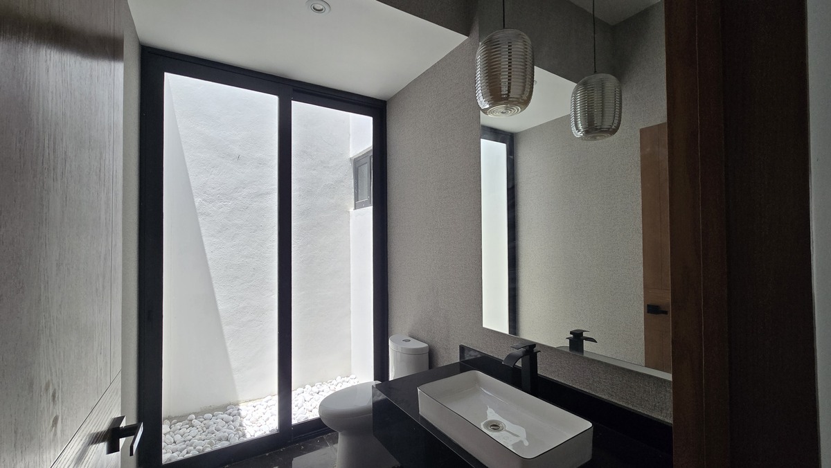 2 de 18: Baño de Visitas