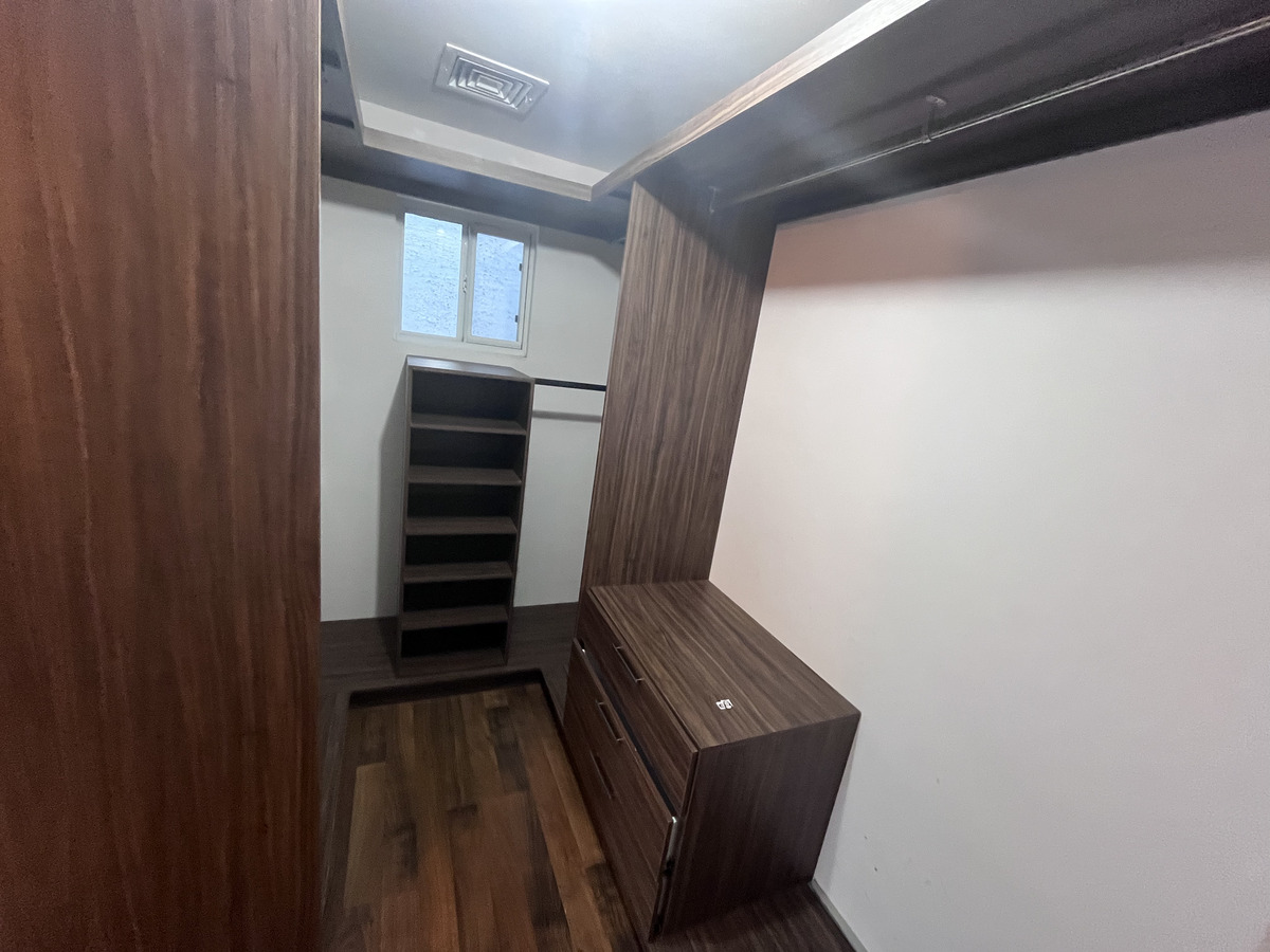 14 de 24: Vestidor Principal