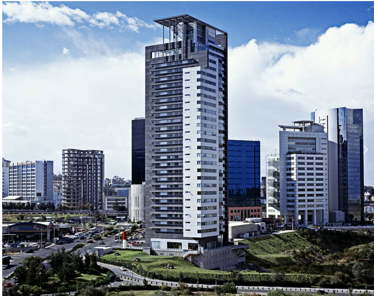 3 of 22: EDIFICIO Y PARQUE LA MEXICANA