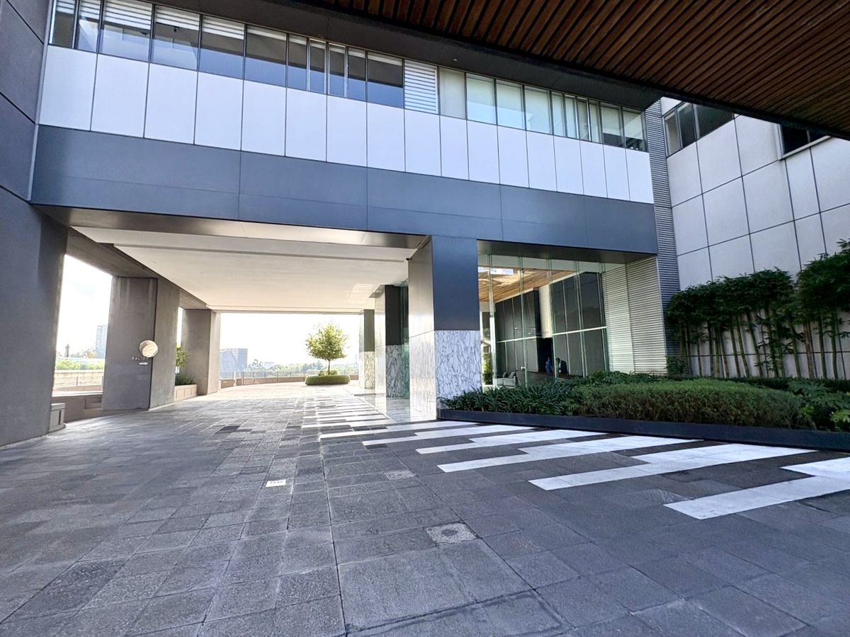 4 of 22: MOTOR LOBBY
