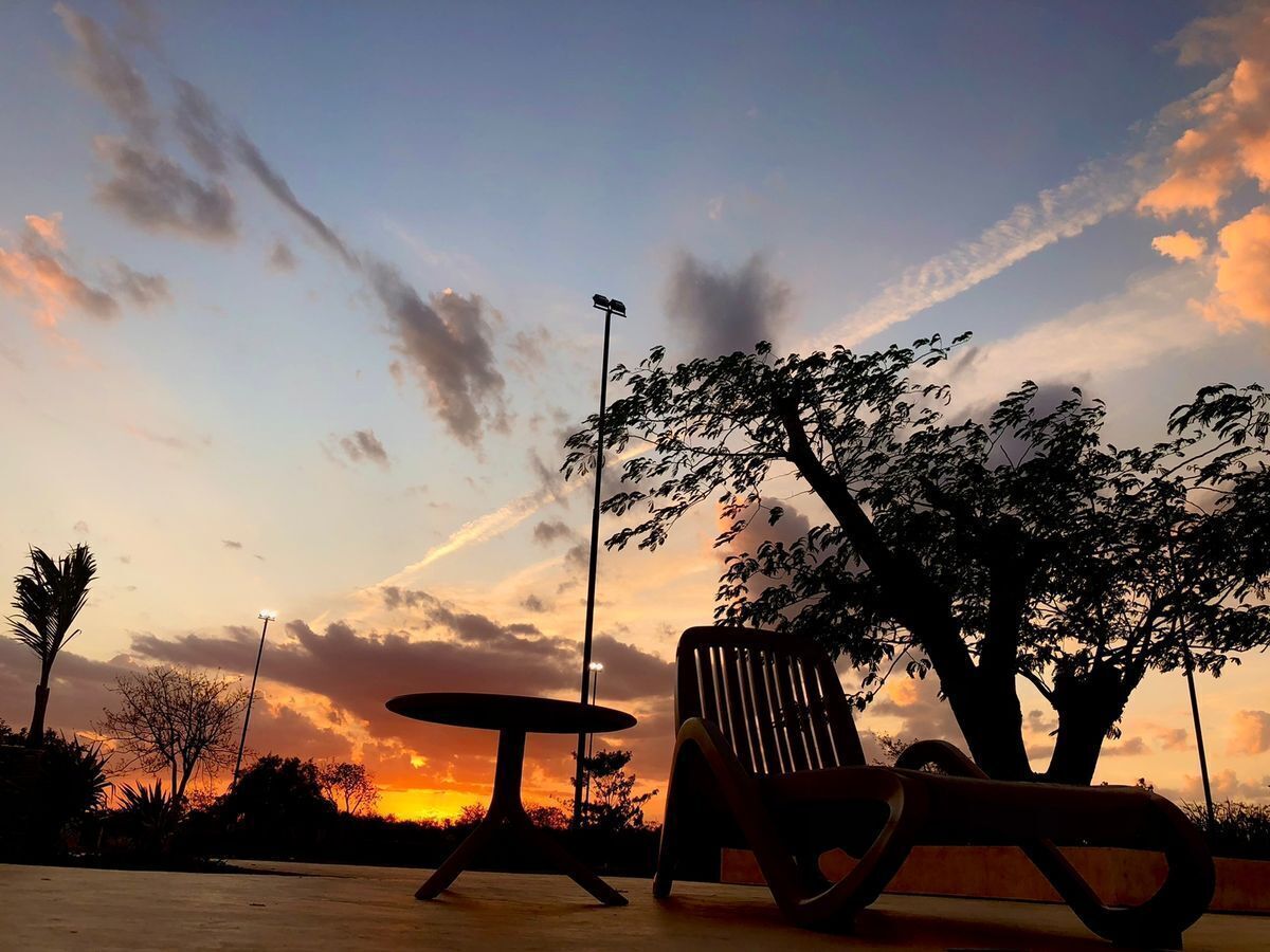 3 de 8: atardecer en casa club