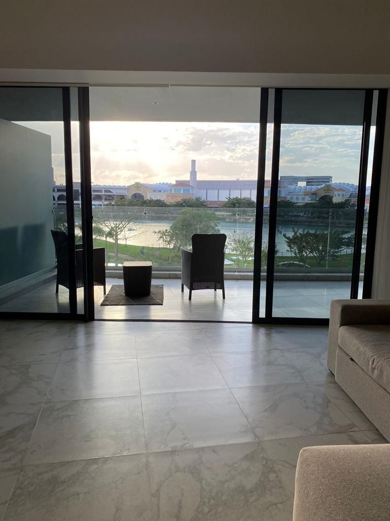 12 of 20: Balcón vista Lago