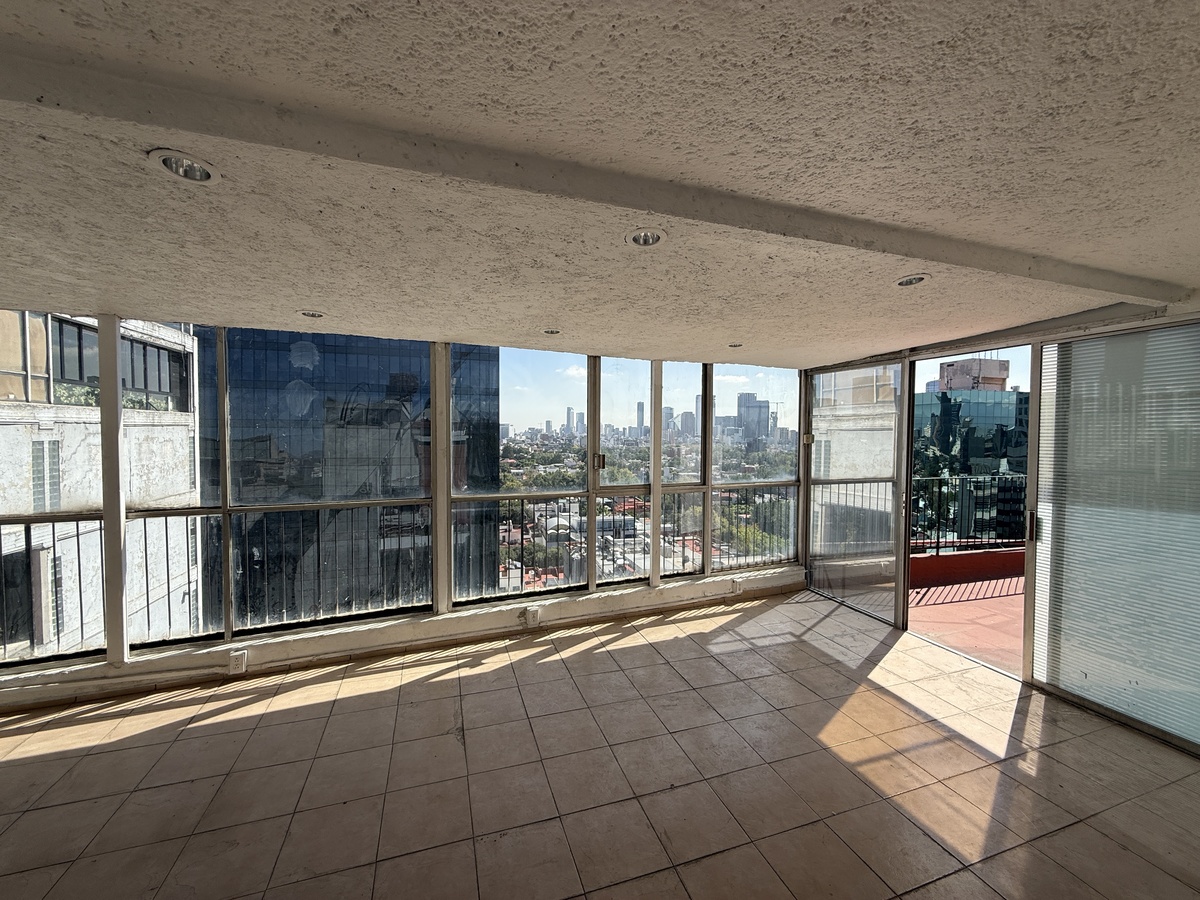1 de 6: 215 m2 + terraza enorme
