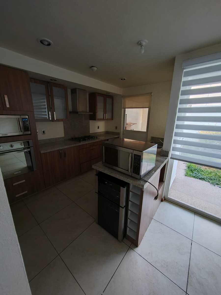 4 of 14: Cocina
