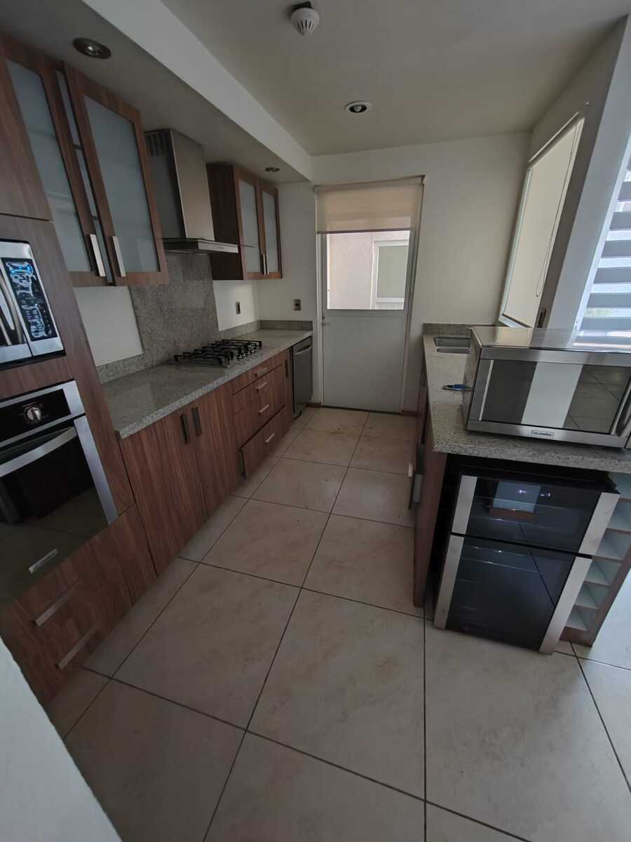 5 of 14: Cocina